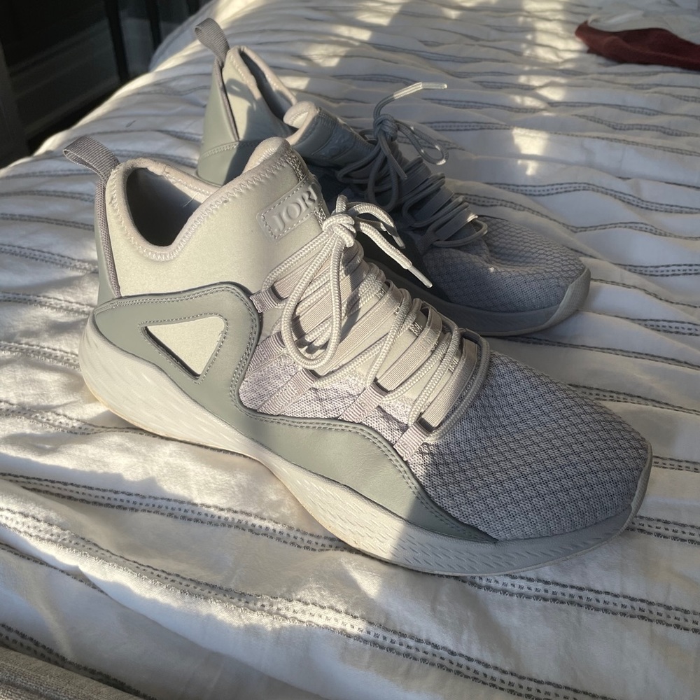 Men’s Jordan’s sneakers, size 11, light grey,10/10